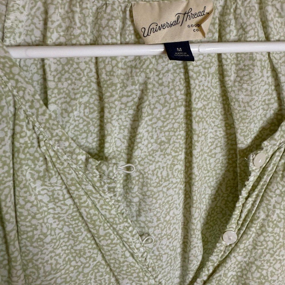 Universal Thread Light Green Blouse - Picture 3 of 4